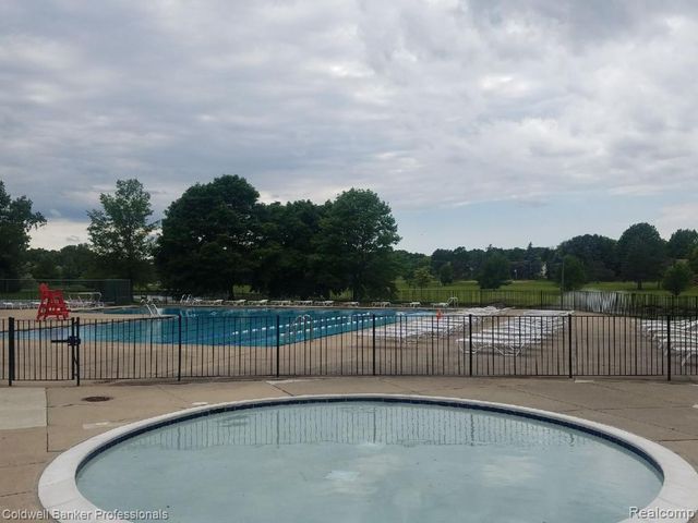 1822 BRENTWOOD Drive 529, Troy, MI 48098