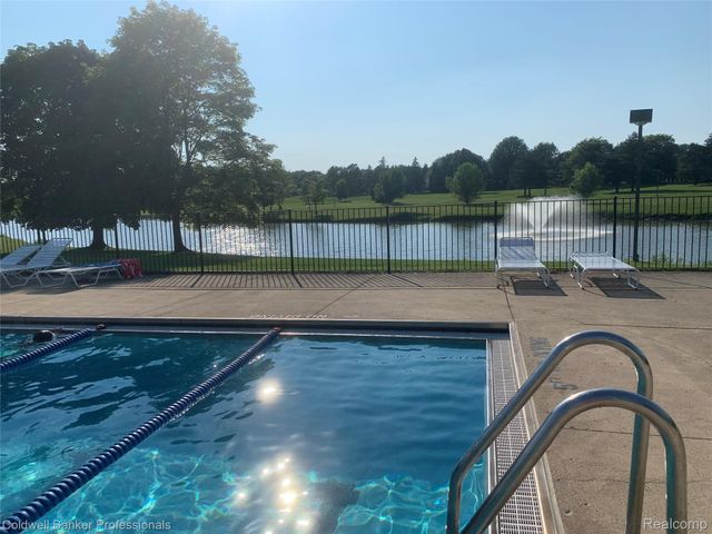 1822 BRENTWOOD Drive 529, Troy, MI 48098