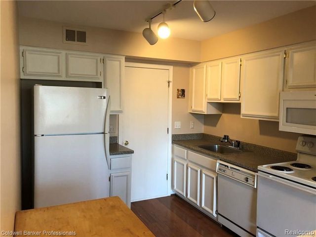 1822 BRENTWOOD Drive 529, Troy, MI 48098