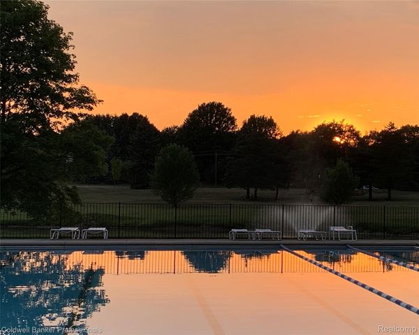 1822 BRENTWOOD Drive 529, Troy, MI 48098