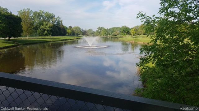 1822 BRENTWOOD Drive 529, Troy, MI 48098