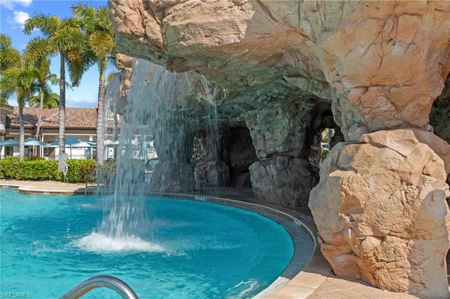 6645 Alden Woods CIR # 201, Naples, FL 34113