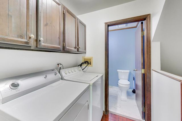 1276 Chatham Lane, Roselle, IL 60172