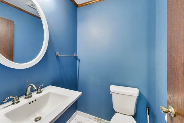 1276 Chatham Lane, Roselle, IL 60172
