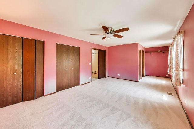 1276 Chatham Lane, Roselle, IL 60172