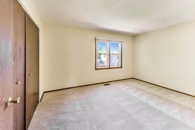 1276 Chatham Lane, Roselle, IL 60172