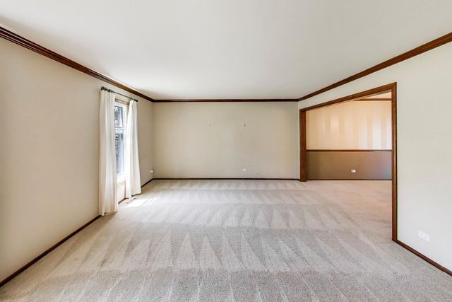 1276 Chatham Lane, Roselle, IL 60172