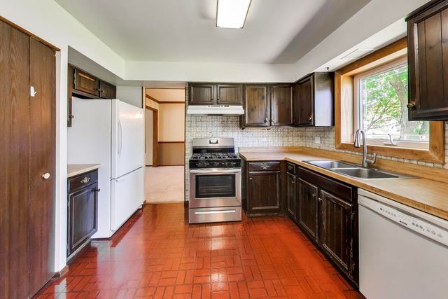 1276 Chatham Lane, Roselle, IL 60172