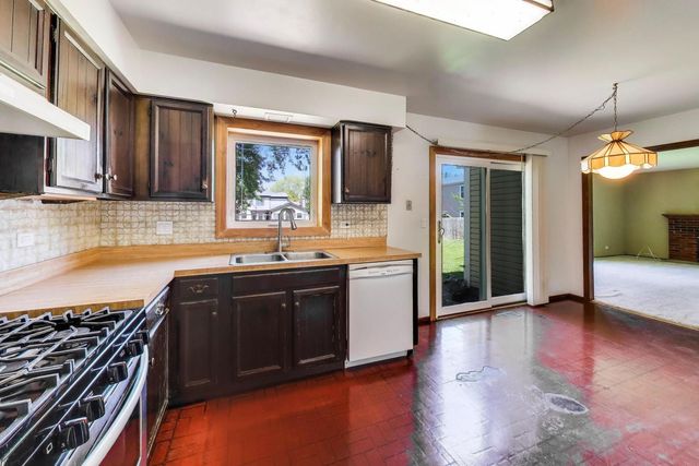 1276 Chatham Lane, Roselle, IL 60172