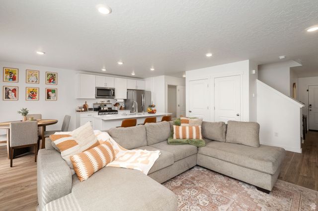1063 E DORY BOAT RD, Saratoga Springs, UT 84045