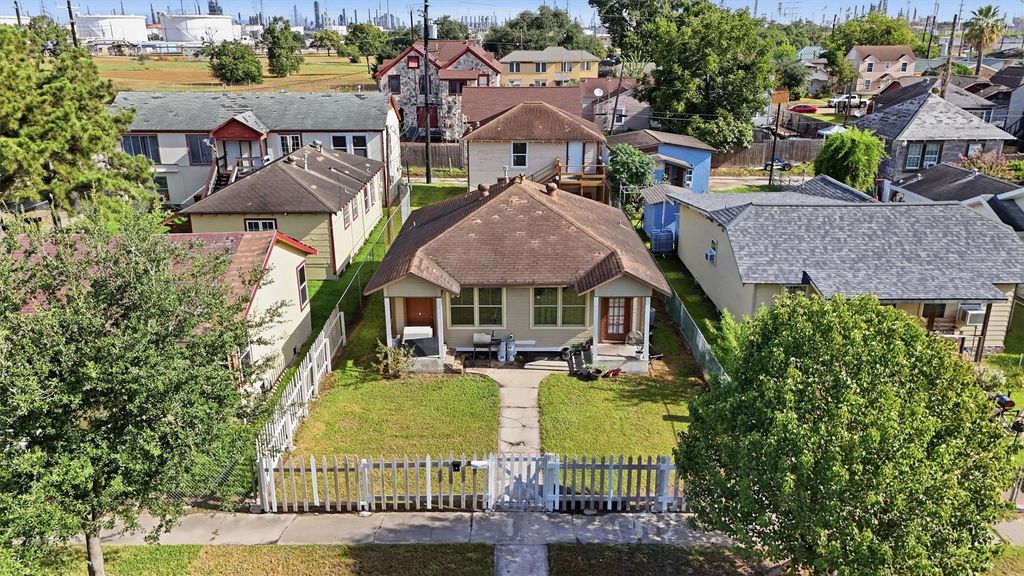 3420 Illinois Street, Baytown, TX 77520