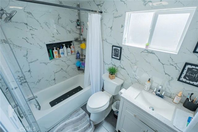 9700 S 5th Avenue, Inglewood, CA 90305