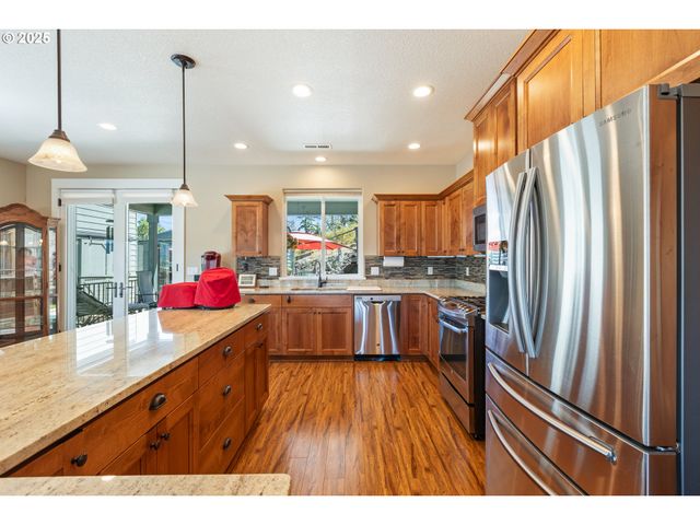 895 VALLEY VISTA St, Sutherlin, OR 97479