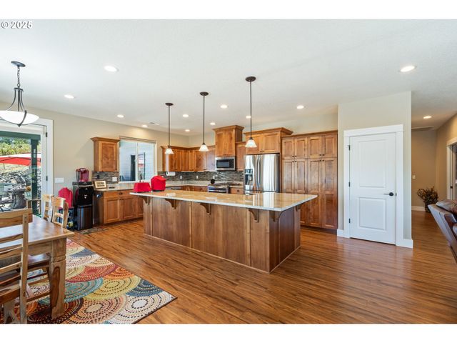 895 VALLEY VISTA St, Sutherlin, OR 97479