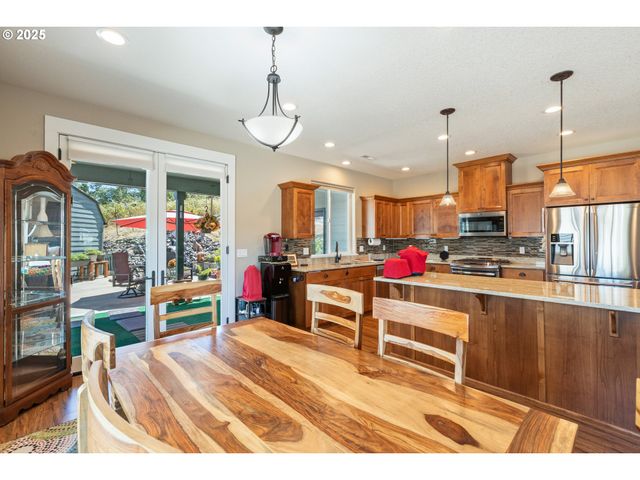 895 VALLEY VISTA St, Sutherlin, OR 97479