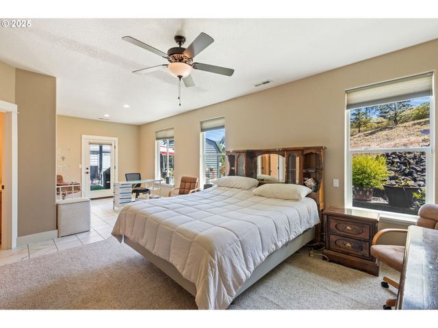 895 VALLEY VISTA St, Sutherlin, OR 97479