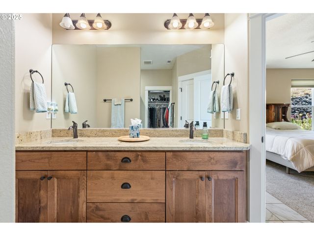 895 VALLEY VISTA St, Sutherlin, OR 97479