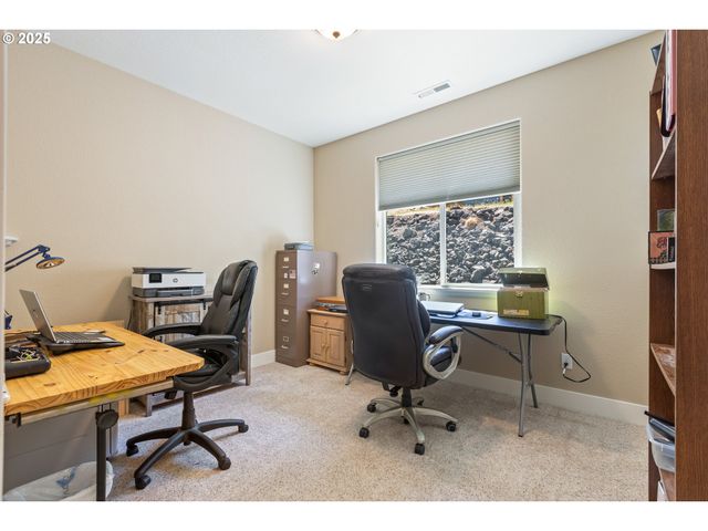 895 VALLEY VISTA St, Sutherlin, OR 97479