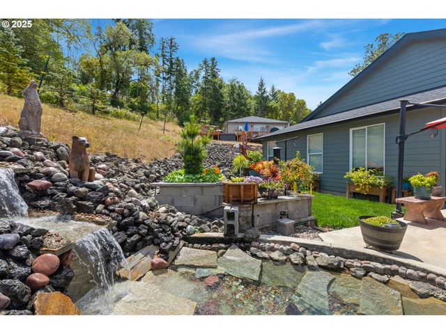 895 VALLEY VISTA St, Sutherlin, OR 97479