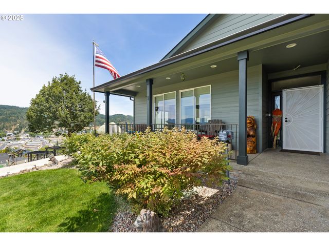 895 VALLEY VISTA St, Sutherlin, OR 97479