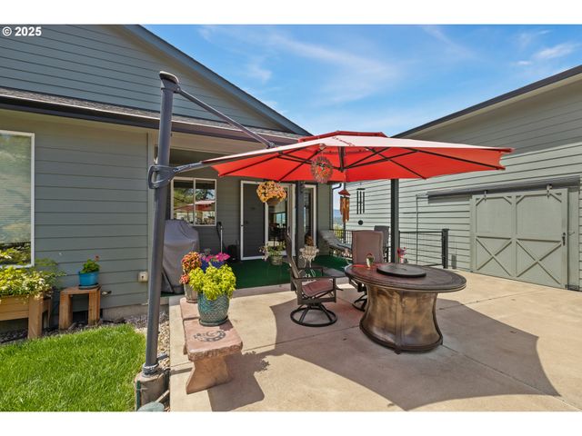 895 VALLEY VISTA St, Sutherlin, OR 97479