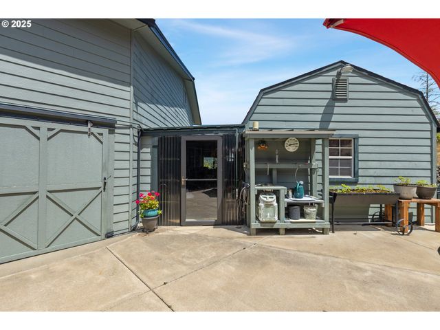 895 VALLEY VISTA St, Sutherlin, OR 97479