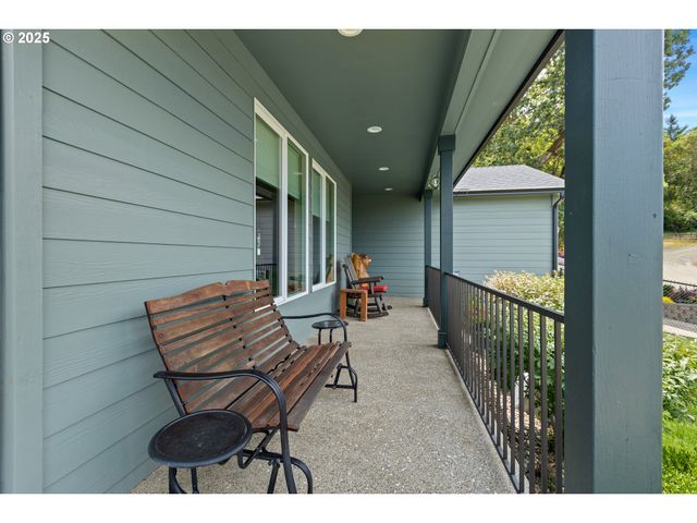 895 VALLEY VISTA St, Sutherlin, OR 97479