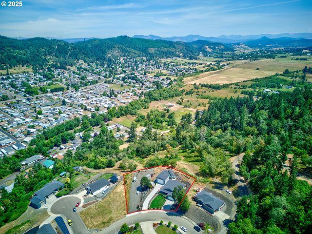 895 VALLEY VISTA St, Sutherlin, OR 97479