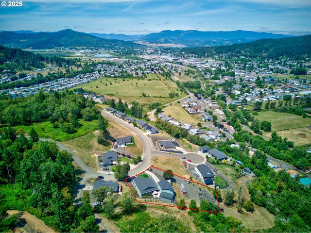 895 VALLEY VISTA St, Sutherlin, OR 97479