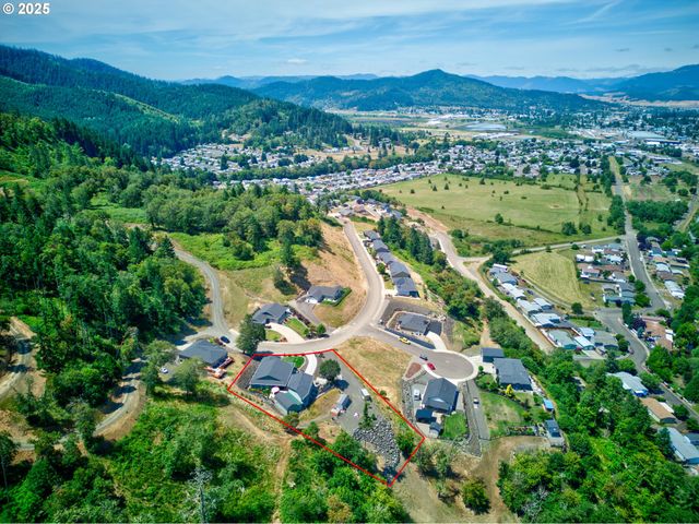 895 VALLEY VISTA St, Sutherlin, OR 97479