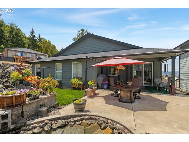 895 VALLEY VISTA St, Sutherlin, OR 97479