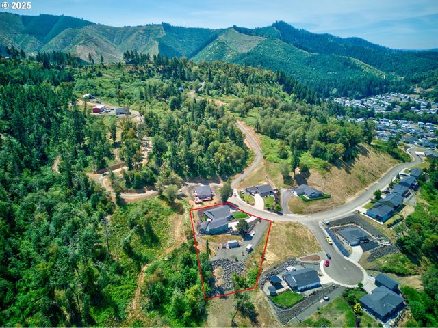 895 VALLEY VISTA St, Sutherlin, OR 97479