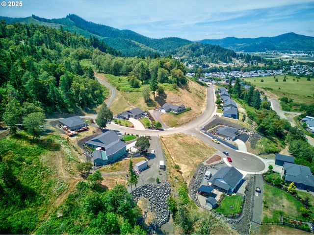 895 VALLEY VISTA St, Sutherlin, OR 97479