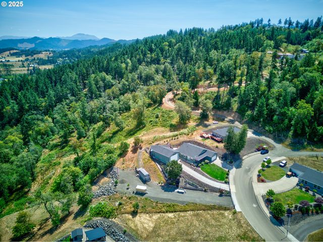 895 VALLEY VISTA St, Sutherlin, OR 97479