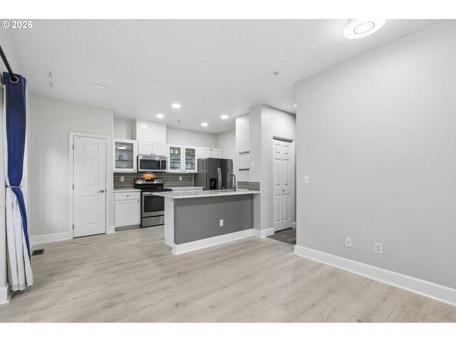 14172 Sw BARROWS Rd 1, Portland, OR 97223