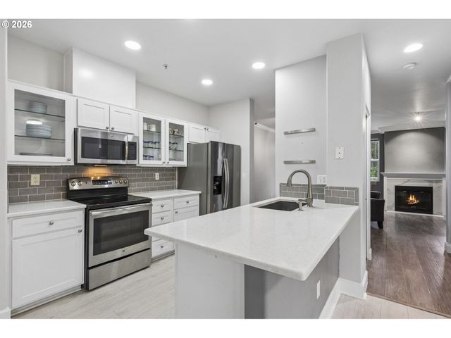 14172 Sw BARROWS Rd 1, Portland, OR 97223