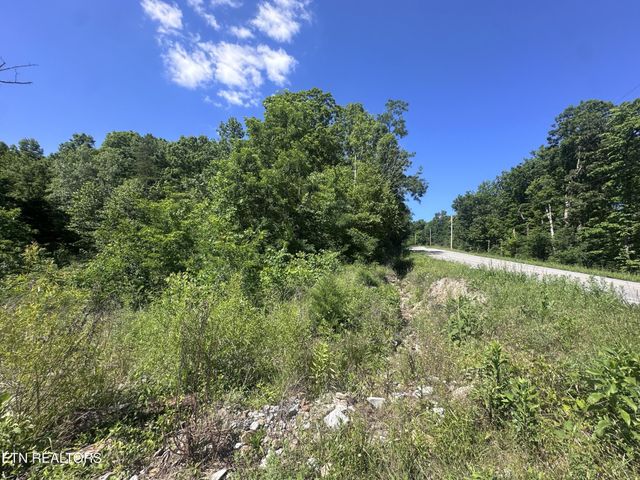 1020 Tomahawk Rd, Jamestown, TN 38556