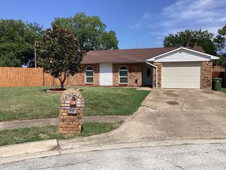 6509 Scarborough Place, North Richland Hills, TX 76182