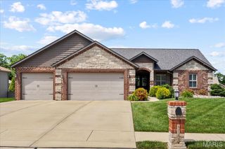 8743 Cardinal Creek Drive, St Jacob, IL 62281