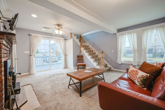 4 Roosevelt St, Wareham, MA 02571