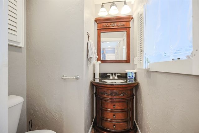 4 Roosevelt St, Wareham, MA 02571