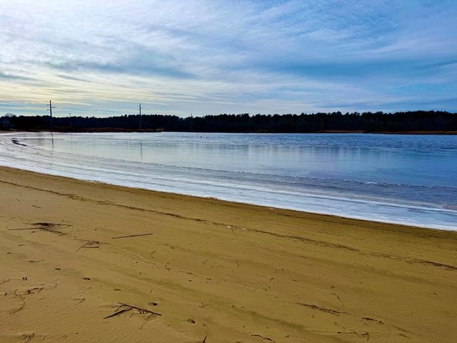 4 Roosevelt St, Wareham, MA 02571