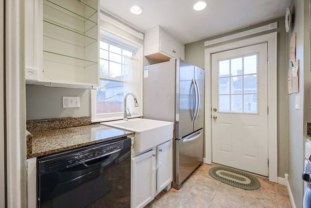 4 Roosevelt St, Wareham, MA 02571