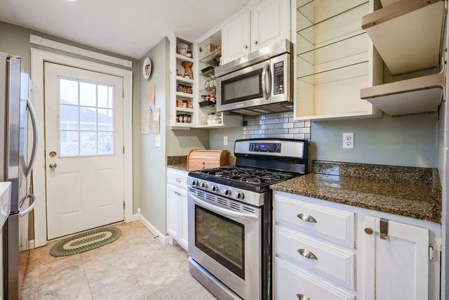 4 Roosevelt St, Wareham, MA 02571