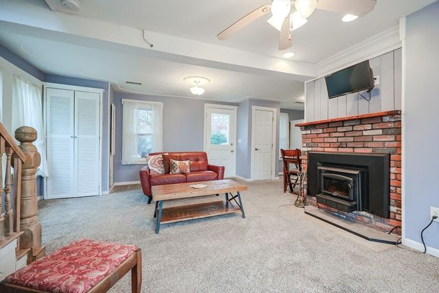 4 Roosevelt St, Wareham, MA 02571