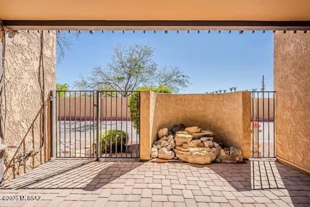 430 N Dodge Boulevard, Tucson, AZ 85716