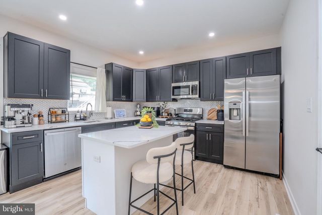 20 LINCOLN AVE, Sicklerville, NJ 08081