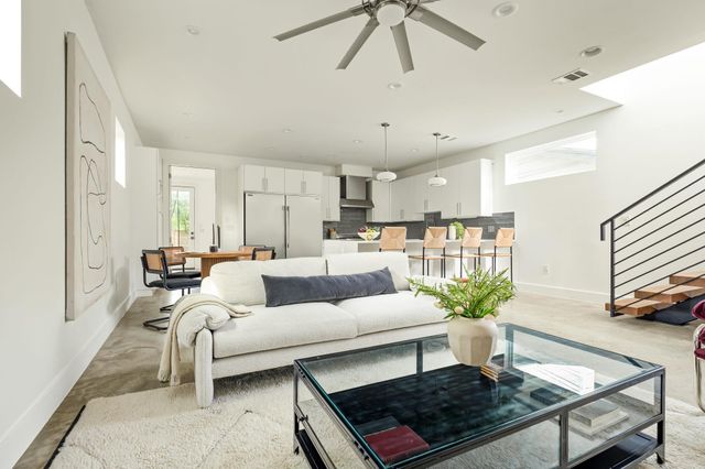 1182 Oakgrove Ave A, Austin, TX 78702