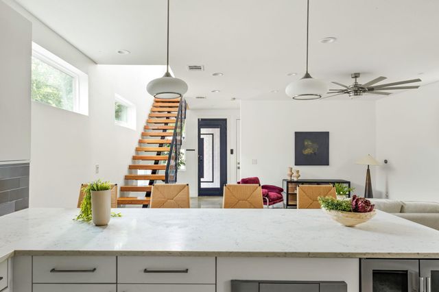 1182 Oakgrove Ave A, Austin, TX 78702