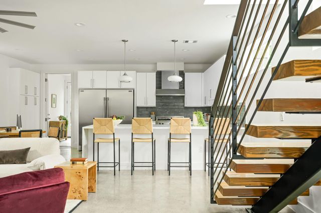 1182 Oakgrove Ave A, Austin, TX 78702